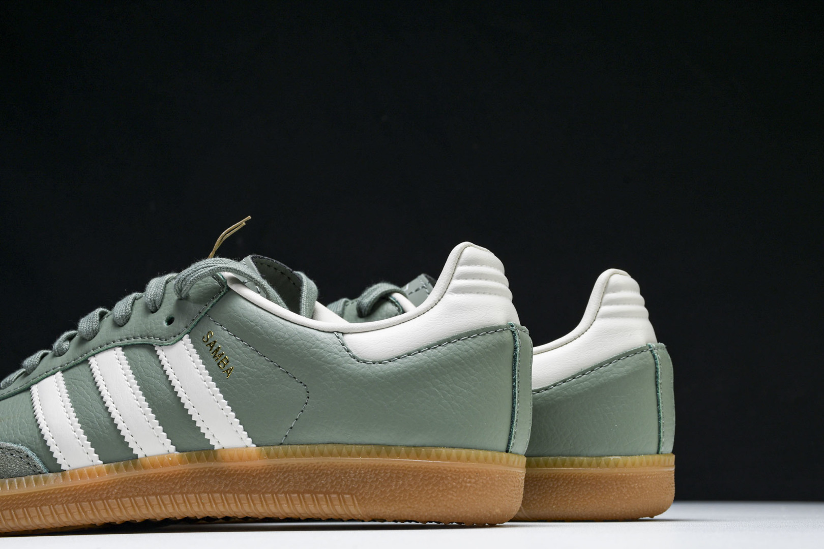Originals 尺码36-45

纯原版出品-Samba OG 阿迪三叶草休闲板鞋 银灰绿白 IE7