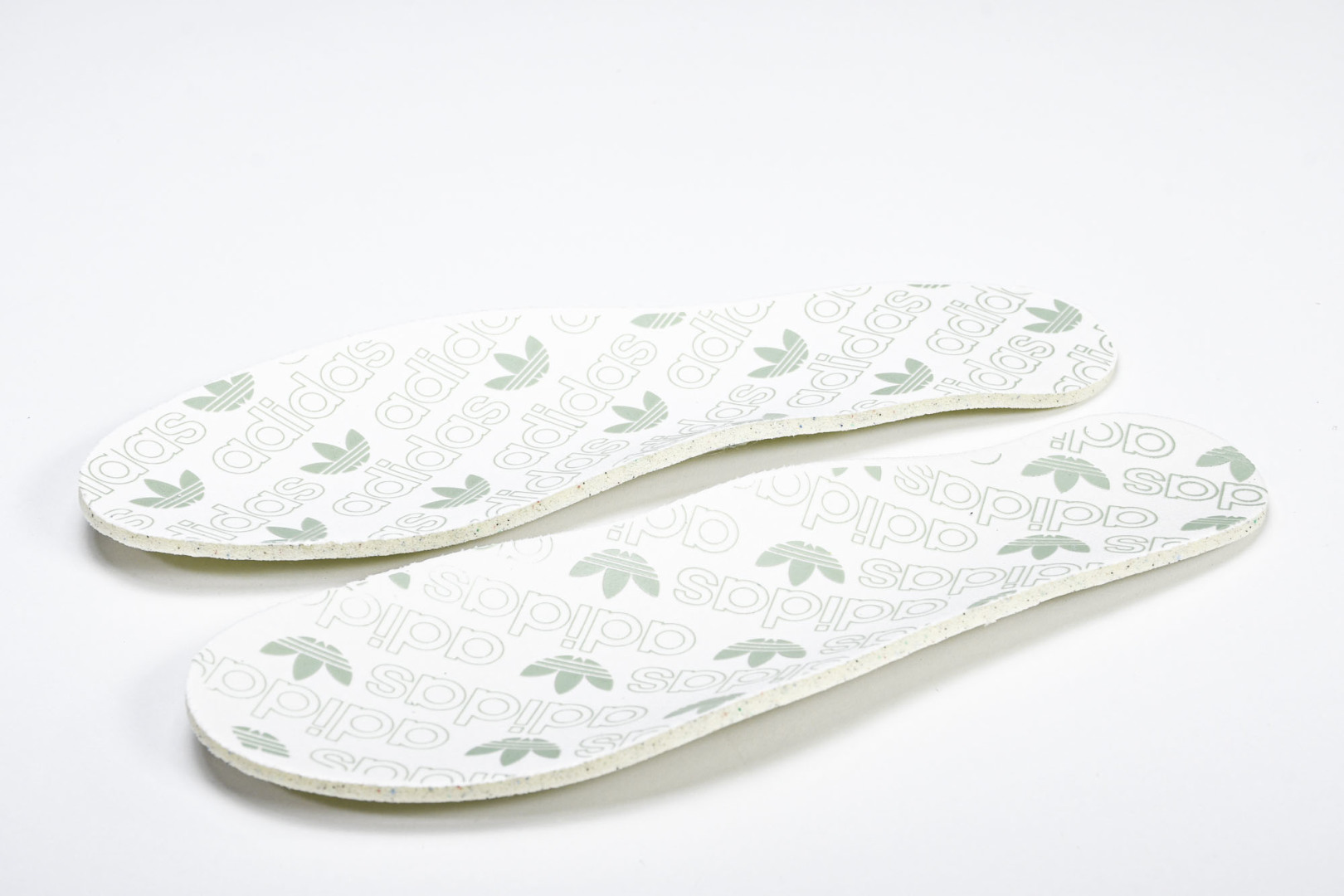 Originals 尺码36-45

纯原版出品-Samba OG 阿迪三叶草休闲板鞋 银灰绿白 IE7