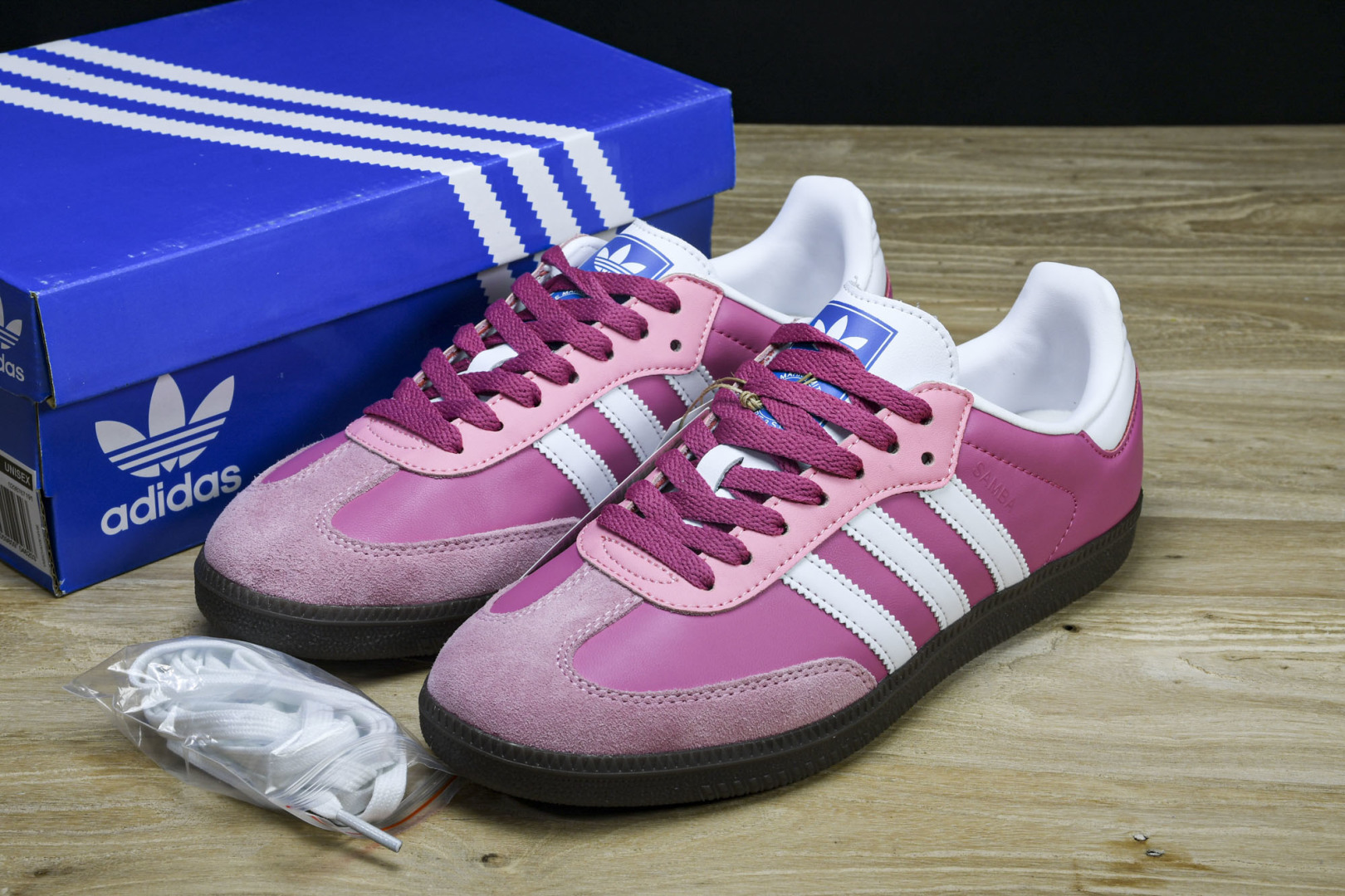 Originals 尺码36-40

纯原版出品-Originals Samba 草莓熊熊 白粉 定制球