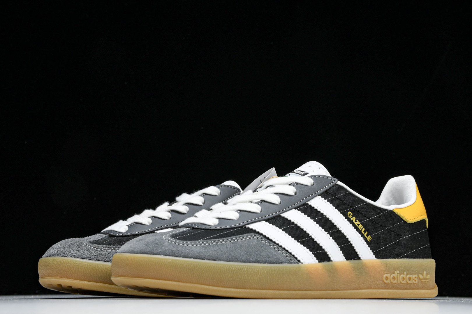 Originals 尺码36-45

纯原版出品-Originals Gazelle Indoor 黑色