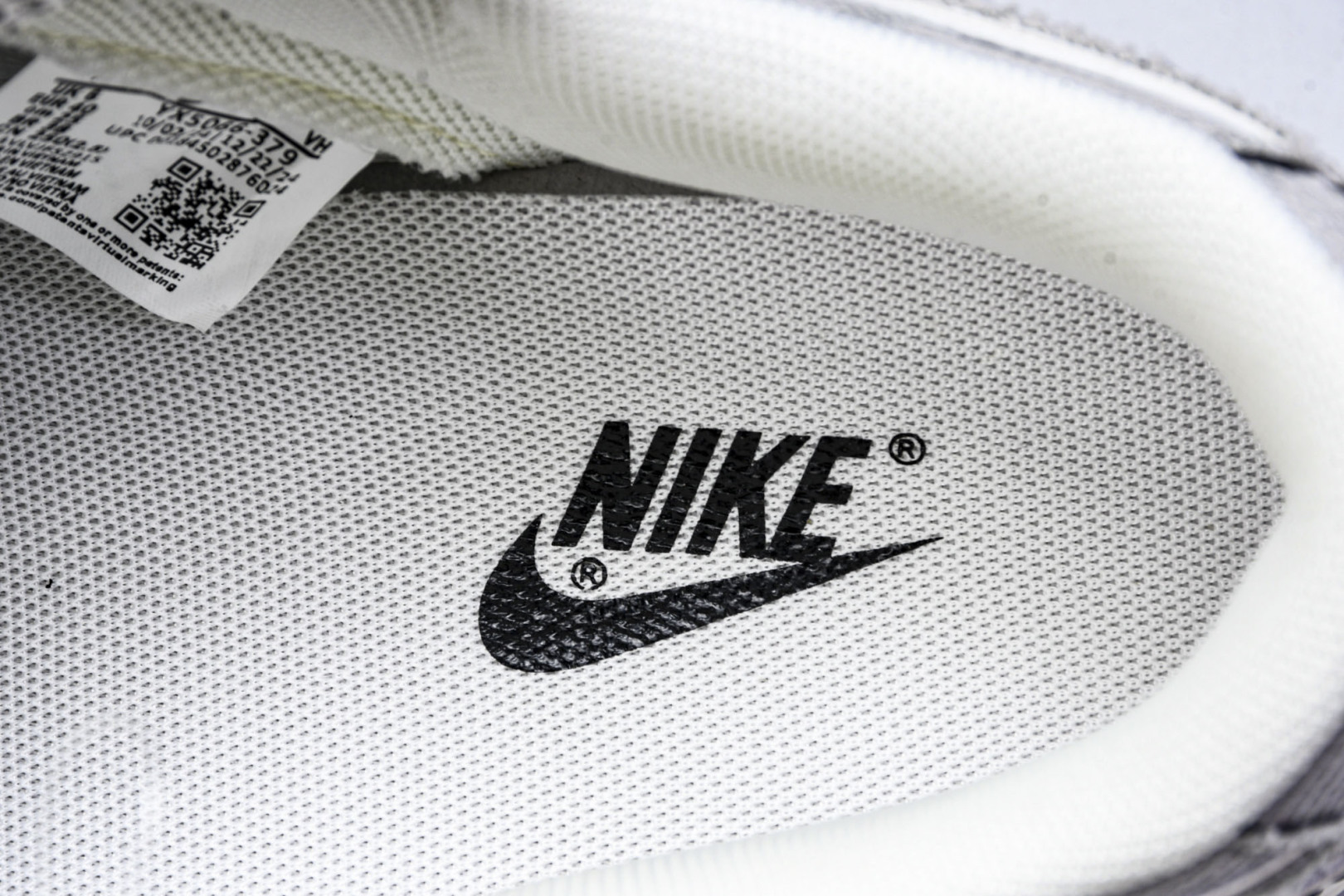 Dunk 尺码36-45

纯原版出品-SB Dunk Low LV联名 灰布勾抽绳 周年高端定制 低帮