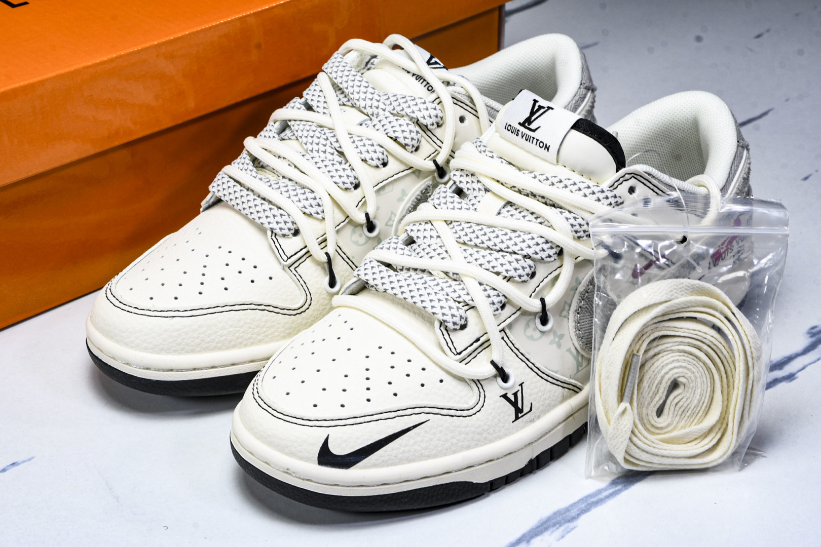 Dunk 尺码36-45

纯原版出品-SB Dunk Low LV联名 灰布勾抽绳 周年高端定制 低帮