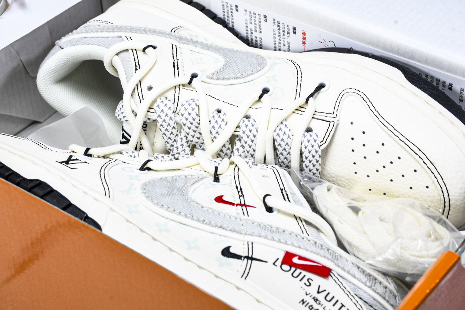 Dunk 尺码36-45

纯原版出品-SB Dunk Low LV联名 灰布勾抽绳 周年高端定制 低帮