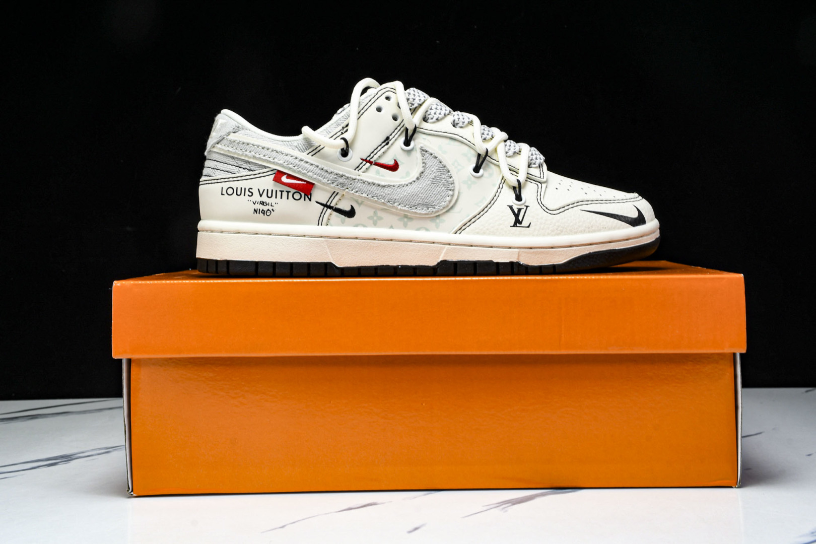 Dunk 尺码36-45

纯原版出品-SB Dunk Low LV联名 灰布勾抽绳 周年高端定制 低帮