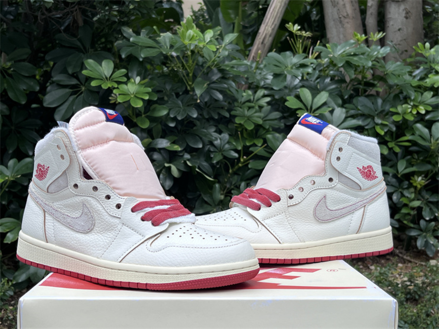 A版/头层 
Jordan Air Jordan 1 High OG WMNS Sail/Cinnaba
