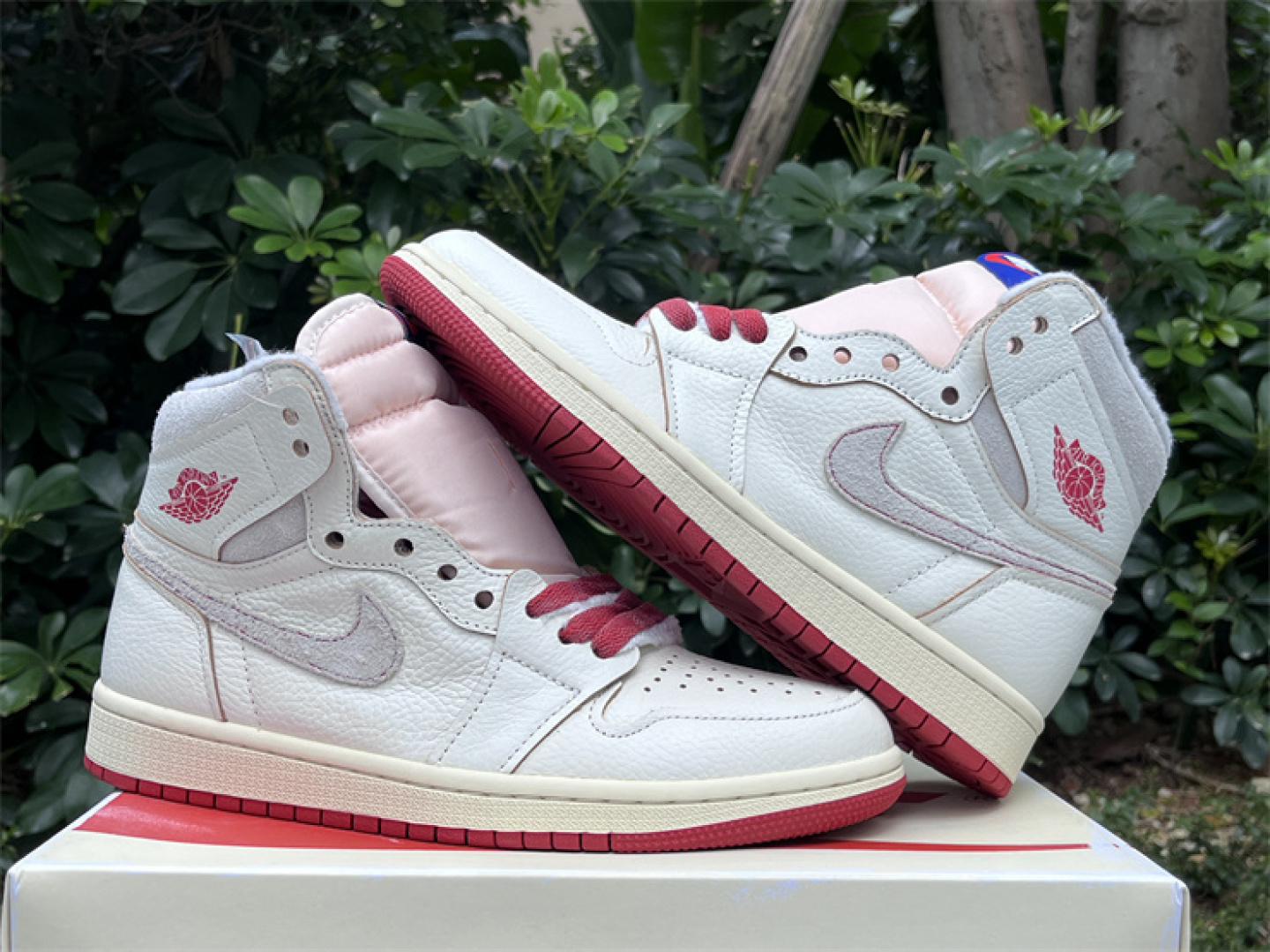 A版/头层 
Jordan Air Jordan 1 High OG WMNS Sail/Cinnaba