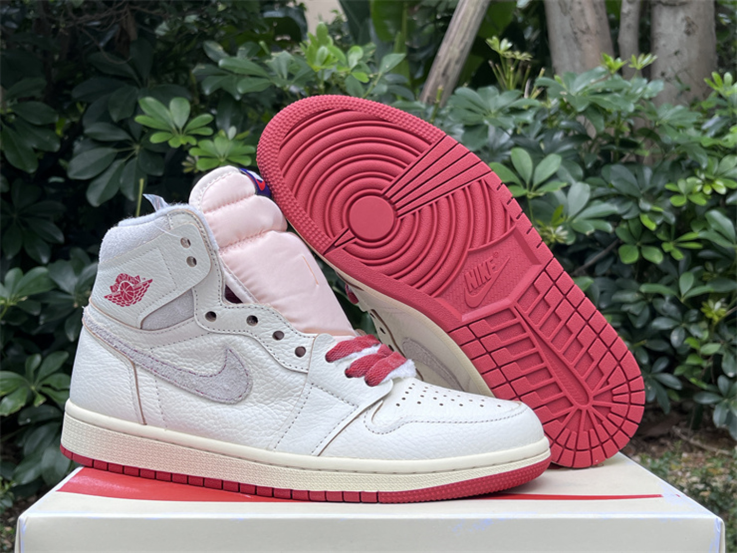 A版/头层 
Jordan Air Jordan 1 High OG WMNS Sail/Cinnaba