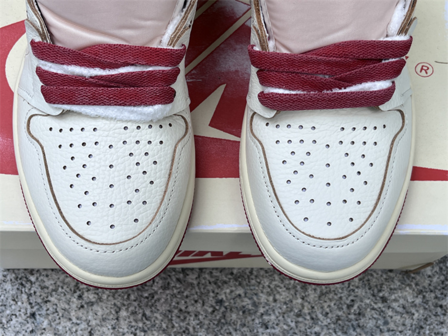 A版/头层 
Jordan Air Jordan 1 High OG WMNS Sail/Cinnaba