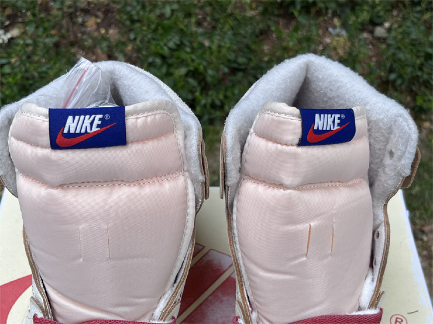 A版/头层 
Jordan Air Jordan 1 High OG WMNS Sail/Cinnaba