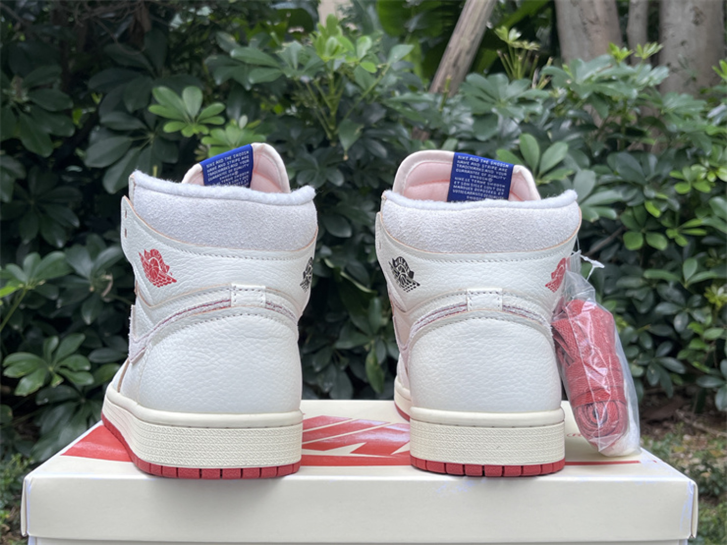 A版/头层 
Jordan Air Jordan 1 High OG WMNS Sail/Cinnaba
