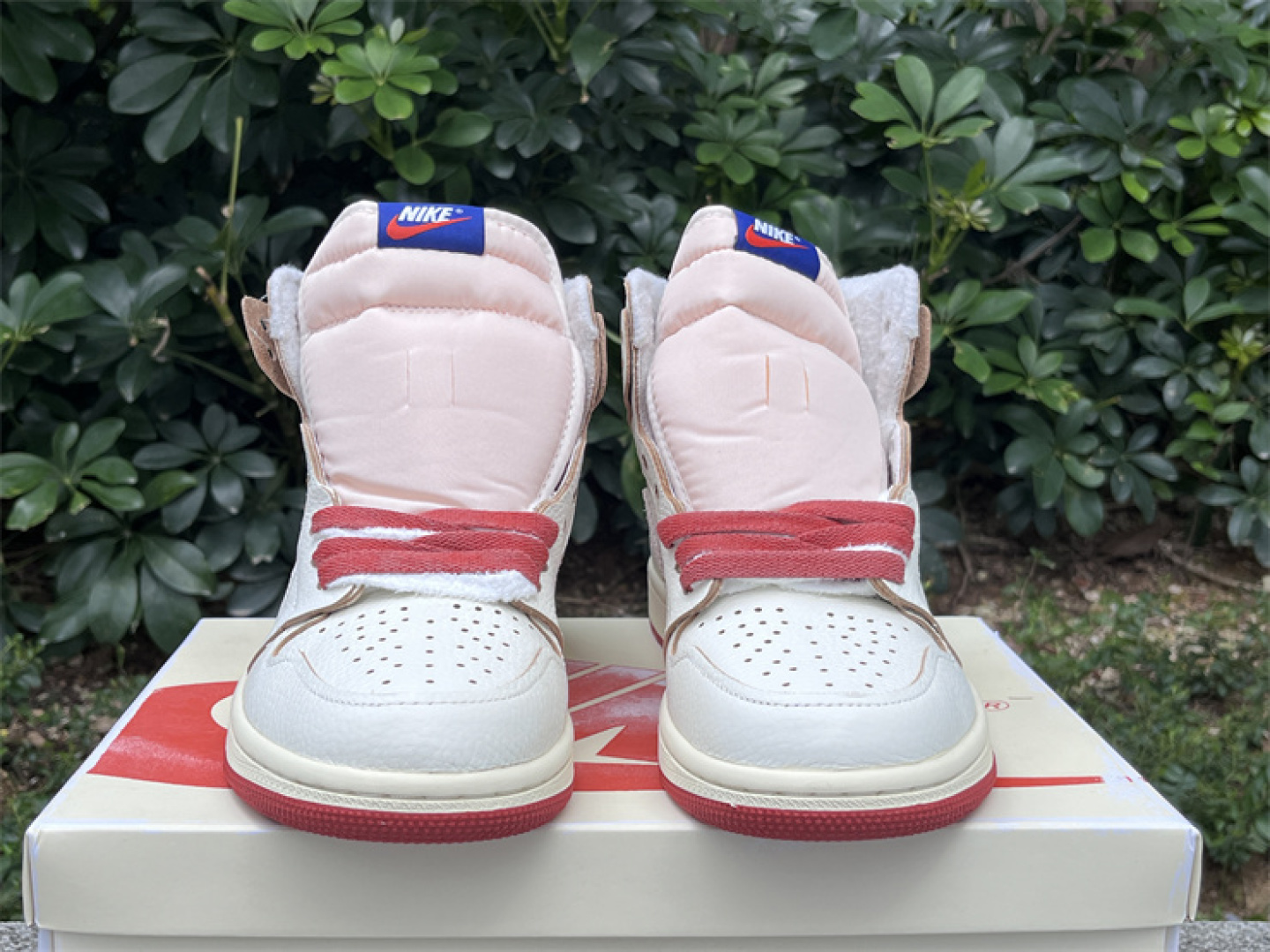 A版/头层 
Jordan Air Jordan 1 High OG WMNS Sail/Cinnaba