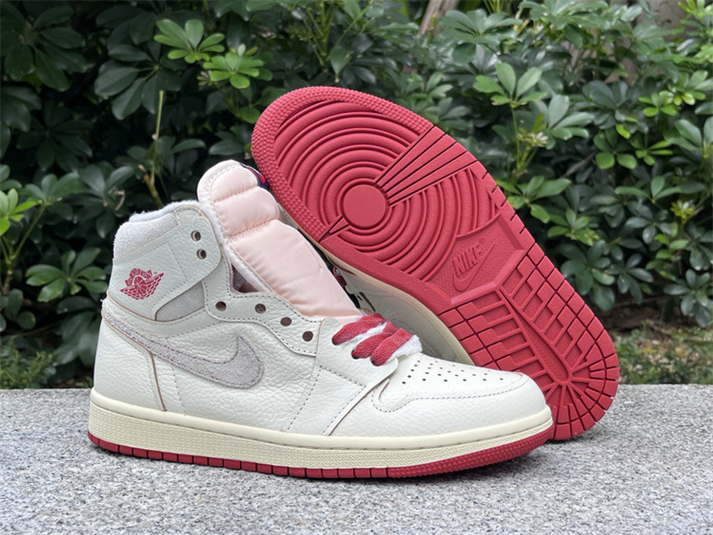 A版/头层 
Jordan Air Jordan 1 High OG WMNS Sail/Cinnaba