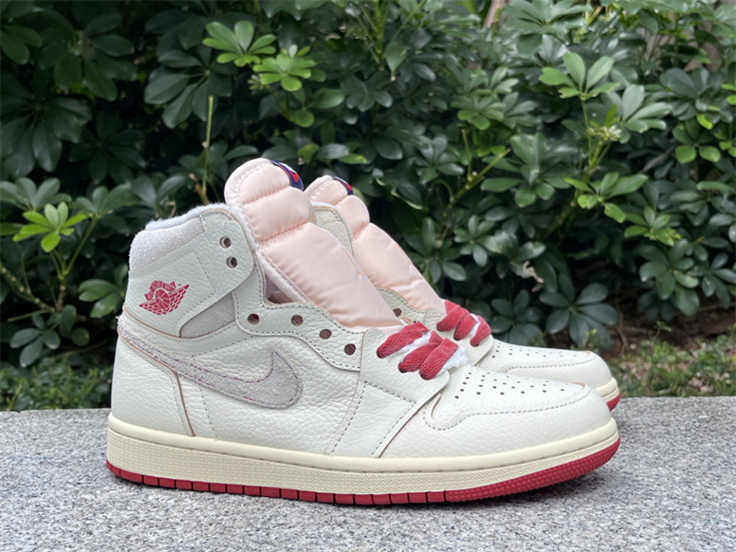 A版/头层 
Jordan Air Jordan 1 High OG WMNS Sail/Cinnaba