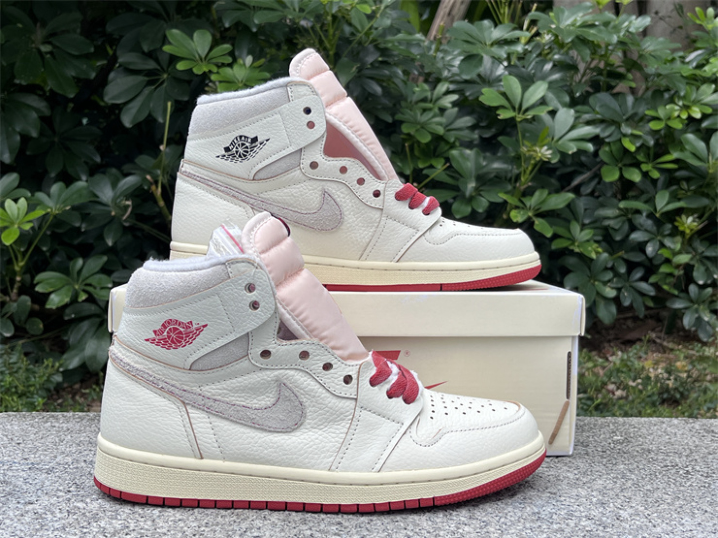 A版/头层 
Jordan Air Jordan 1 High OG WMNS Sail/Cinnaba