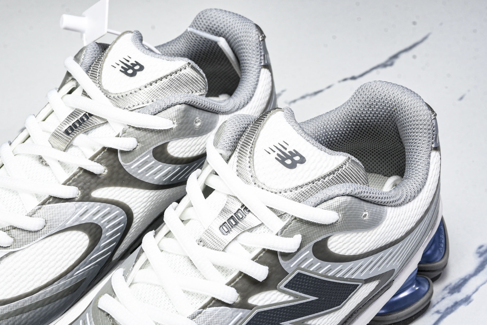 NB 尺码36-46.5

纯原版出品-New Balance 2000系列复古老爹风休闲运动慢跑鞋 U