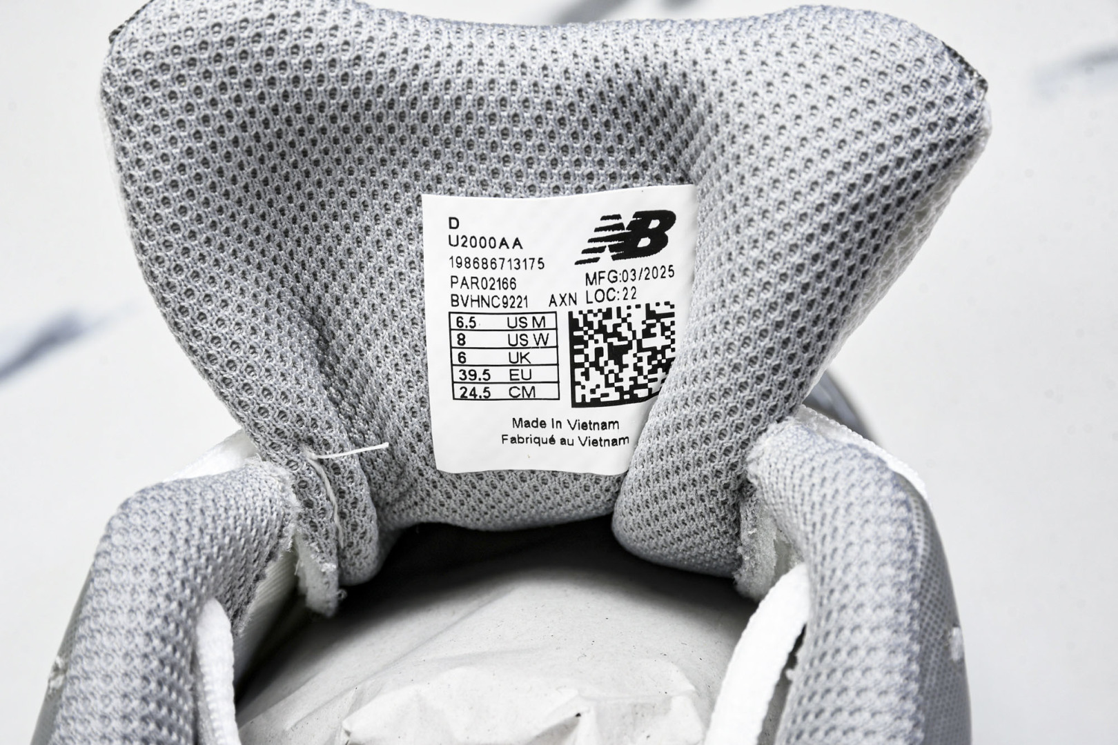 NB 尺码36-46.5

纯原版出品-New Balance 2000系列复古老爹风休闲运动慢跑鞋 U