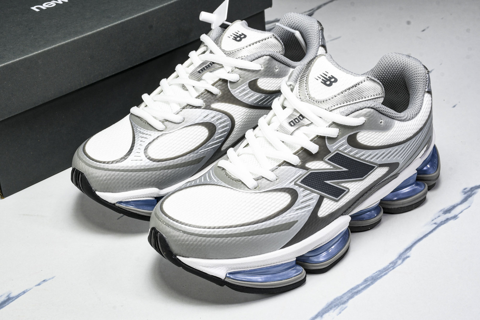 NB 尺码36-46.5

纯原版出品-New Balance 2000系列复古老爹风休闲运动慢跑鞋 U