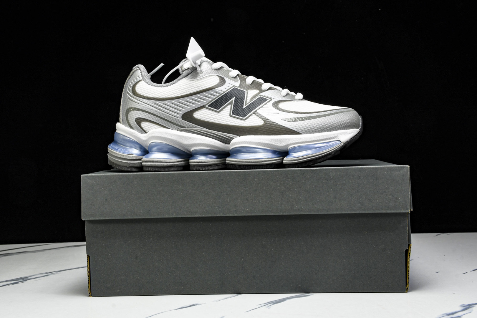 NB 尺码36-46.5

纯原版出品-New Balance 2000系列复古老爹风休闲运动慢跑鞋 U