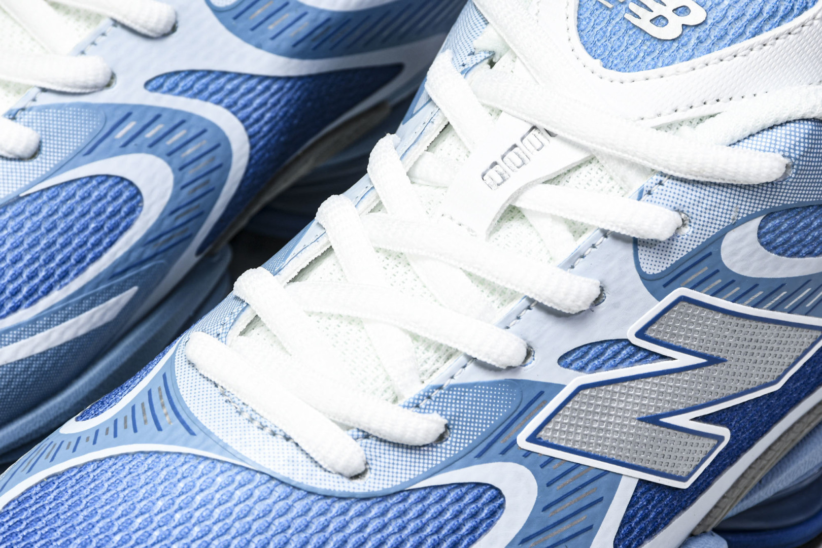 NB 尺码36-46.5

纯原版出品-New Balance 2000系列复古老爹风休闲运动慢跑鞋 U