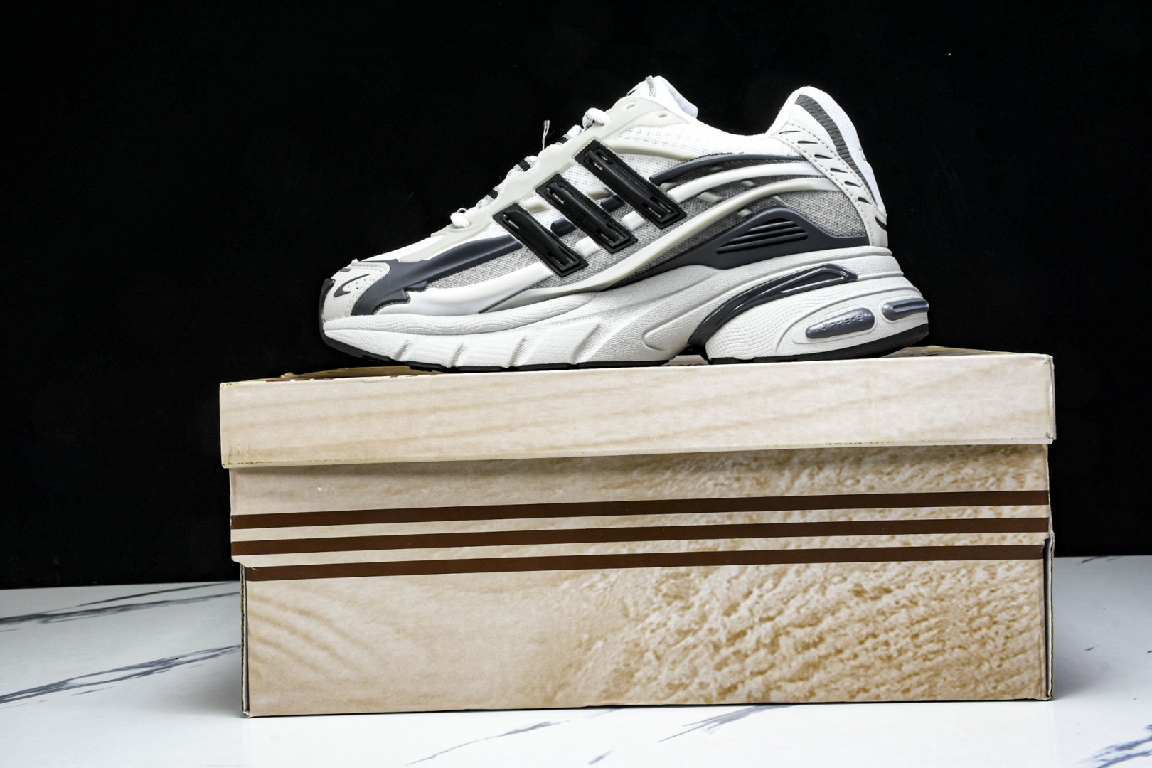 Originals 尺码35.5-47

纯原版出品-Originals Adistar Jellyfi