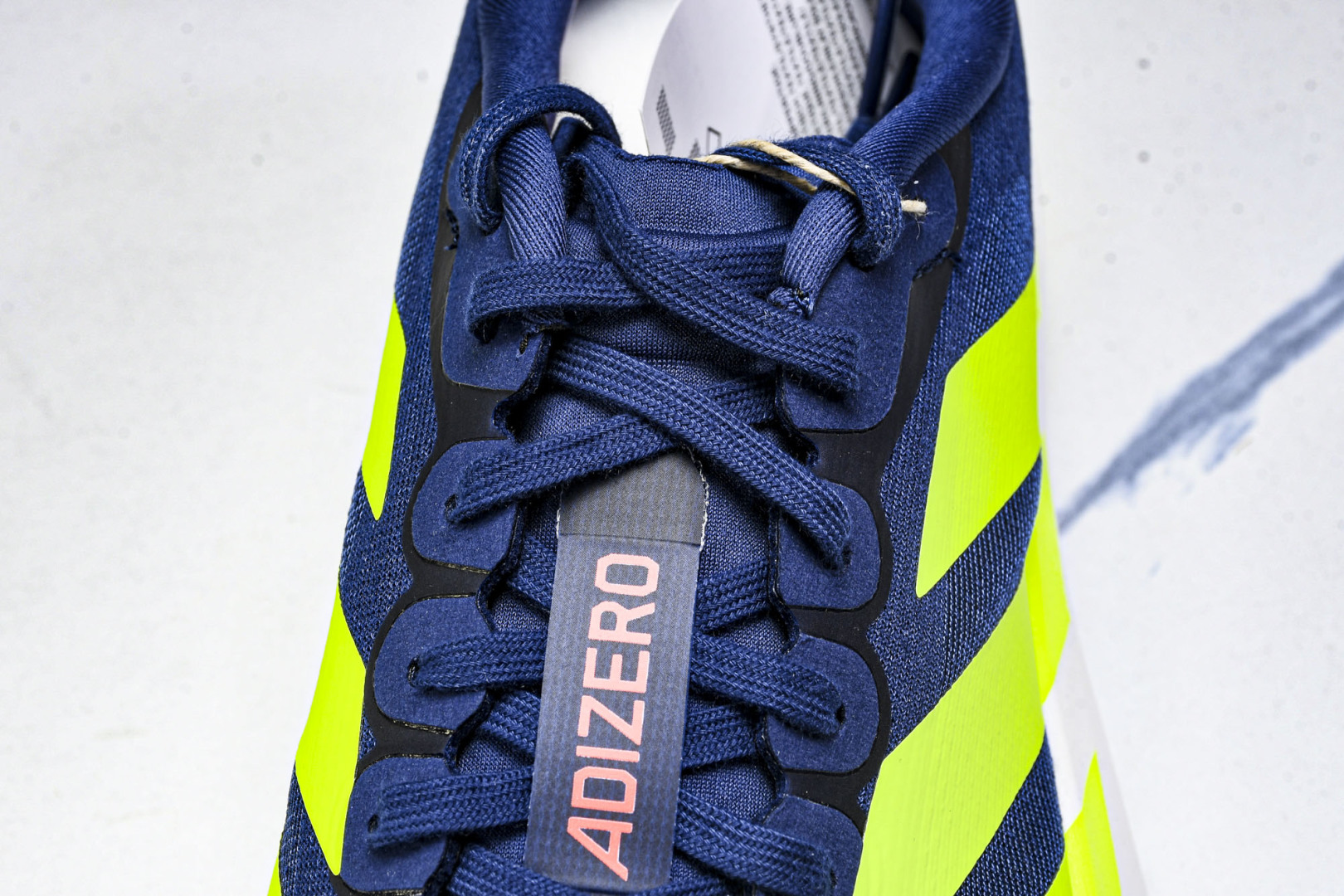 Adizero 尺码36-46.5

纯原版出品-Adizero Evo SL 阿迪超轻透气缓震跑鞋 J