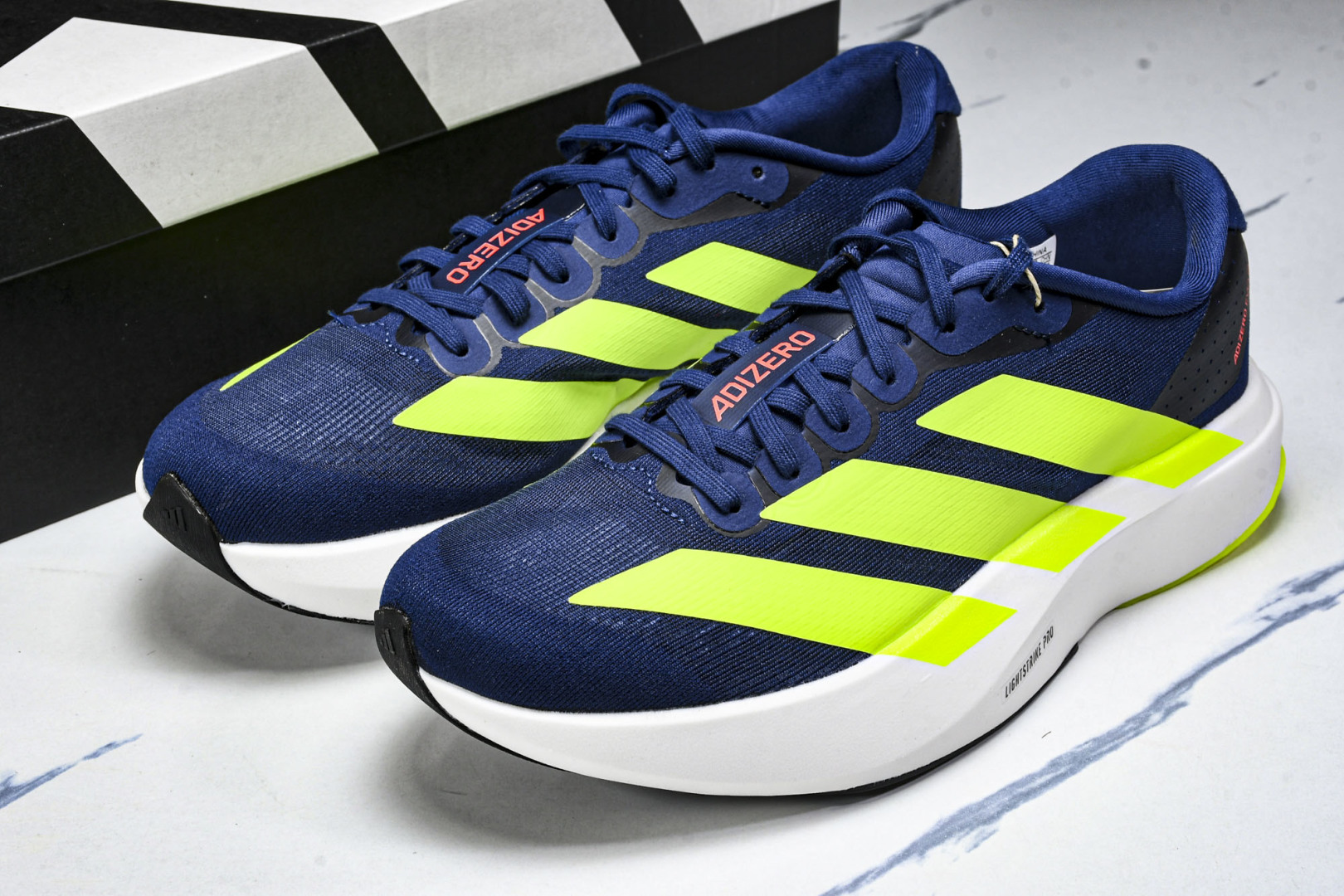 Adizero 尺码36-46.5

纯原版出品-Adizero Evo SL 阿迪超轻透气缓震跑鞋 J