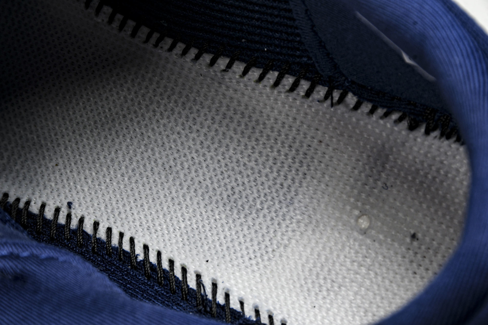 Adizero 尺码36-46.5

纯原版出品-Adizero Evo SL 阿迪超轻透气缓震跑鞋 J