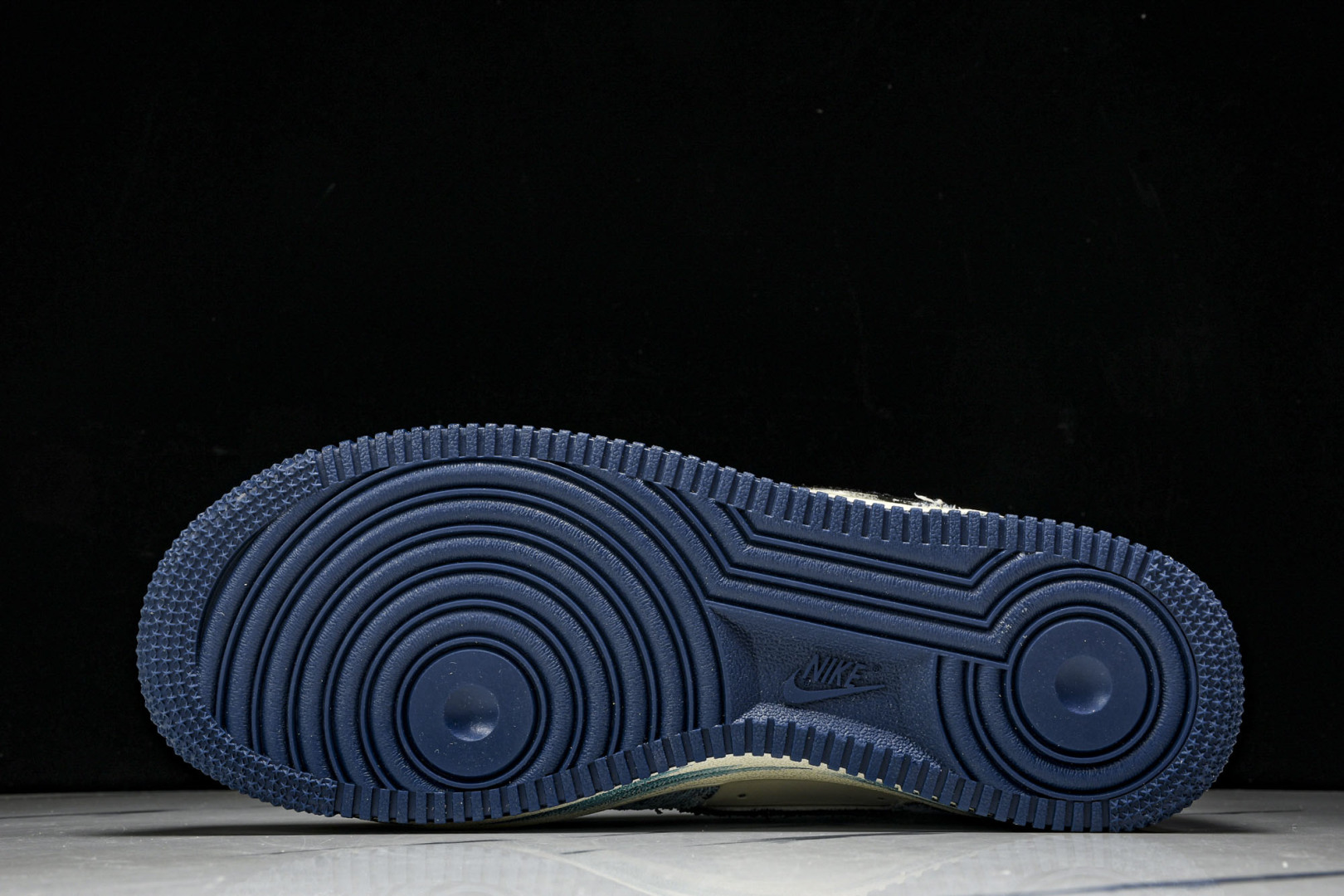 AF1 尺码36-45

纯原版出品-Air Force 1'07 Low Danning Illusi