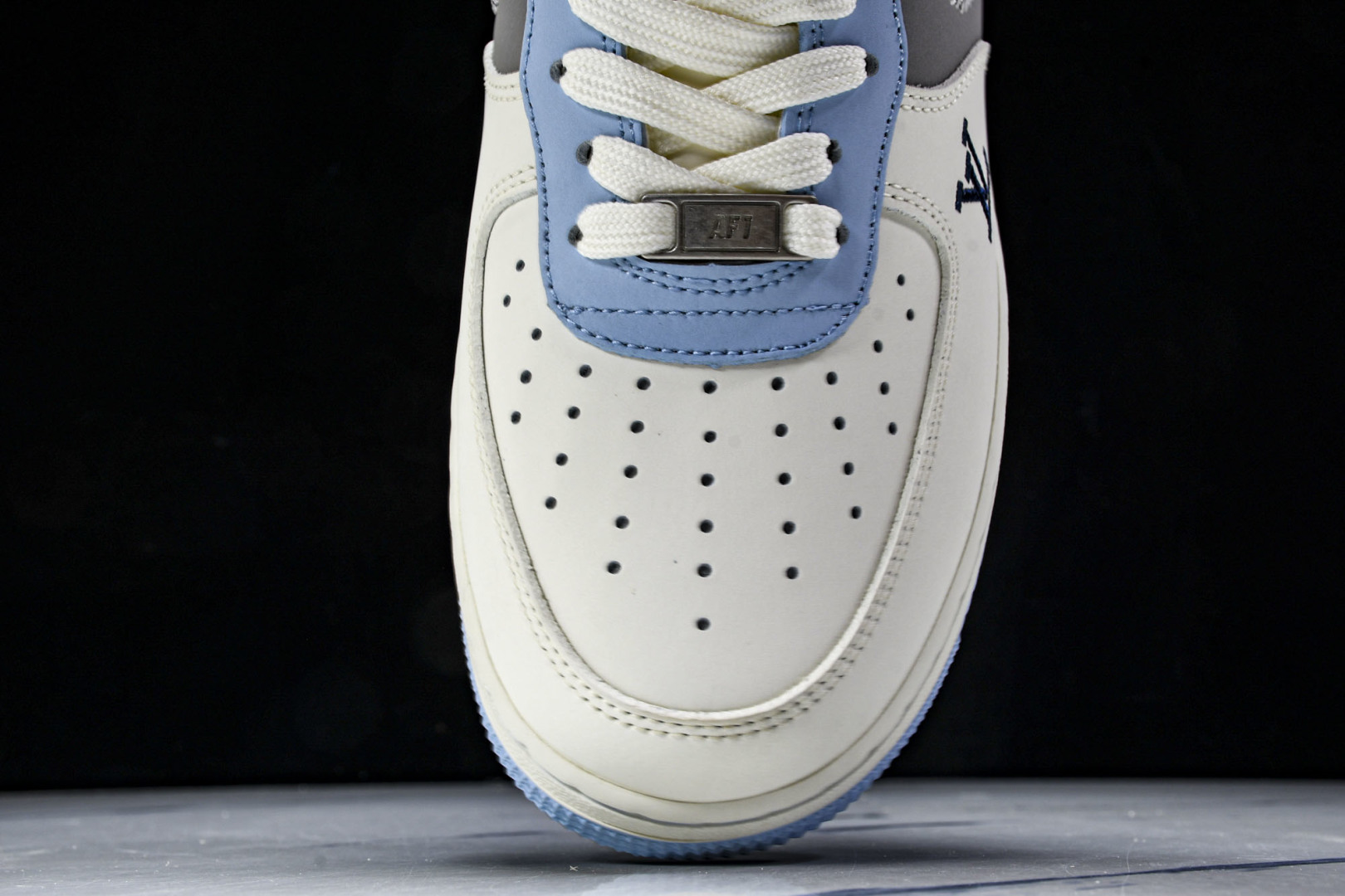 AF1 尺码36-45

纯原版出品-Air Force 1'07 Low LV联名 彩色拼接 空军一号