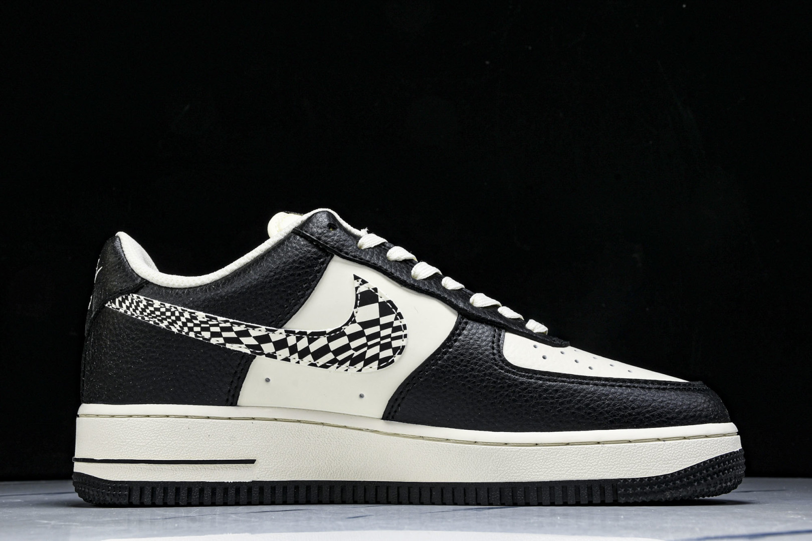 AF1 尺码36-45

纯原版出品-Air Force 1'07 Low 巴黎世家联名 米黑创意勾 空