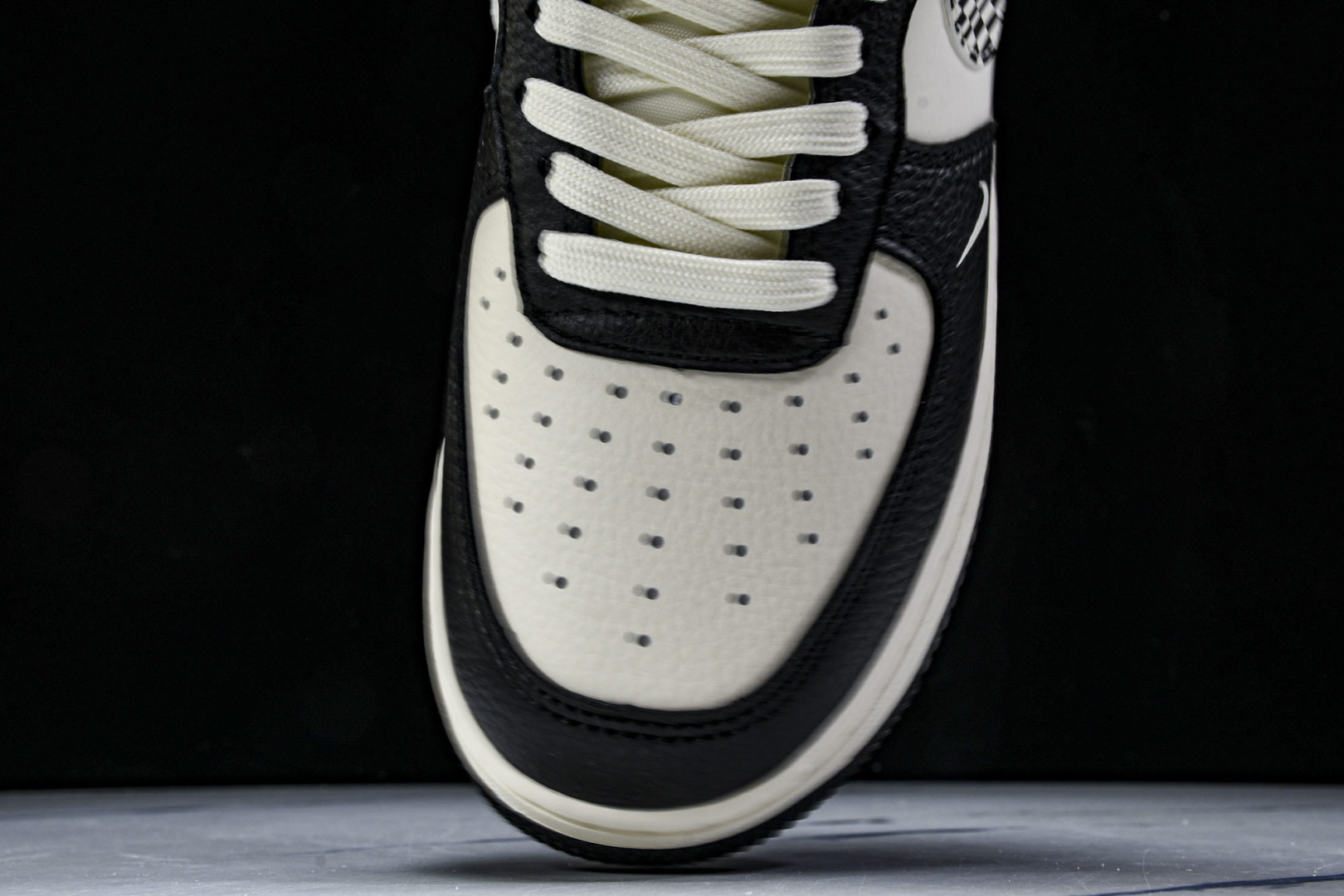 AF1 尺码36-45

纯原版出品-Air Force 1'07 Low 巴黎世家联名 米黑创意勾 空