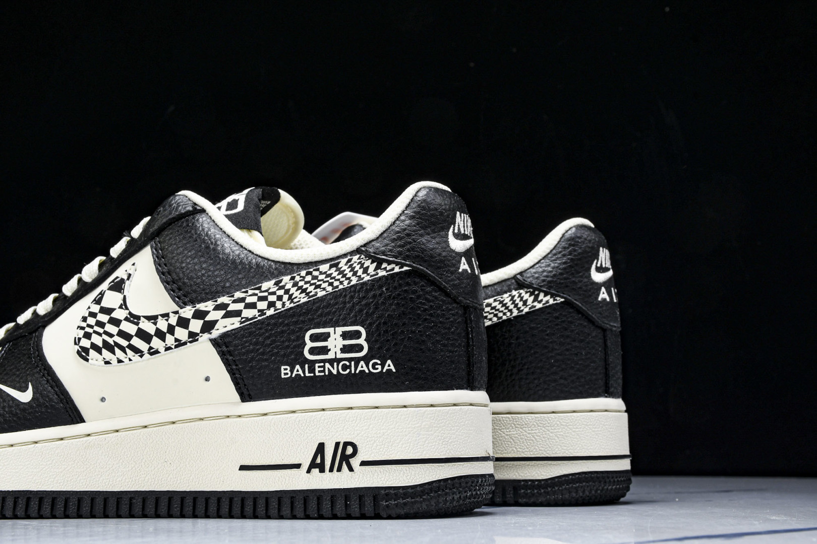 AF1 尺码36-45

纯原版出品-Air Force 1'07 Low 巴黎世家联名 米黑创意勾 空