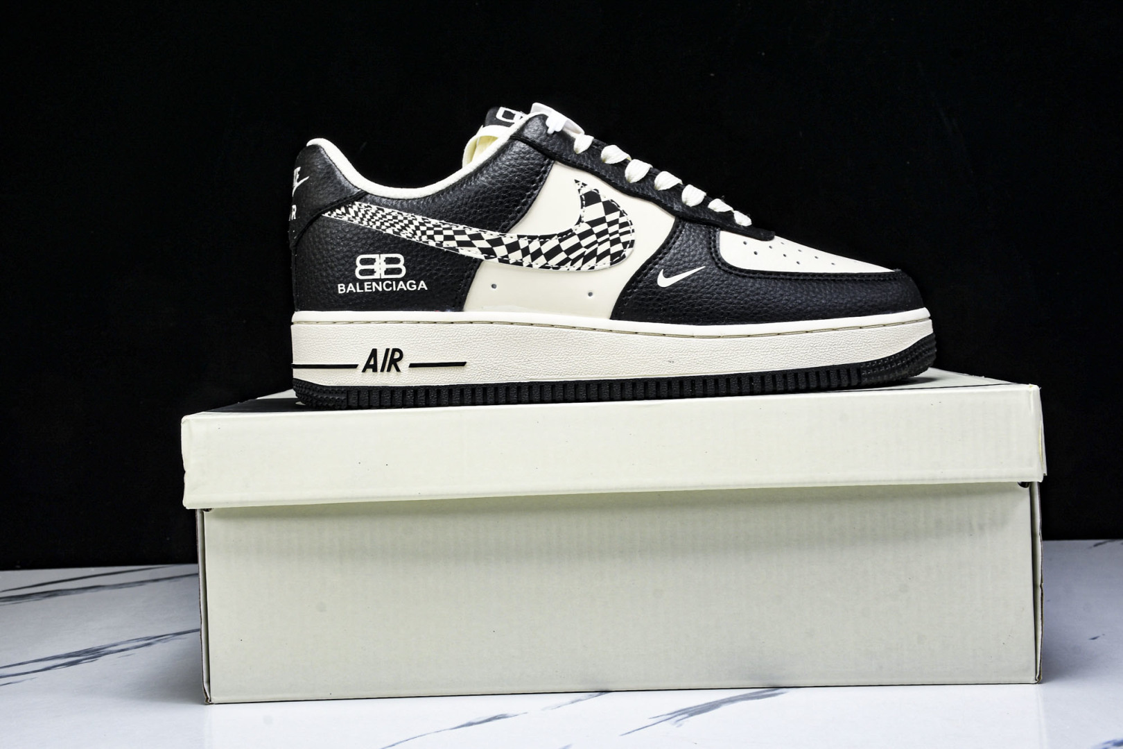 AF1 尺码36-45

纯原版出品-Air Force 1'07 Low 巴黎世家联名 米黑创意勾 空