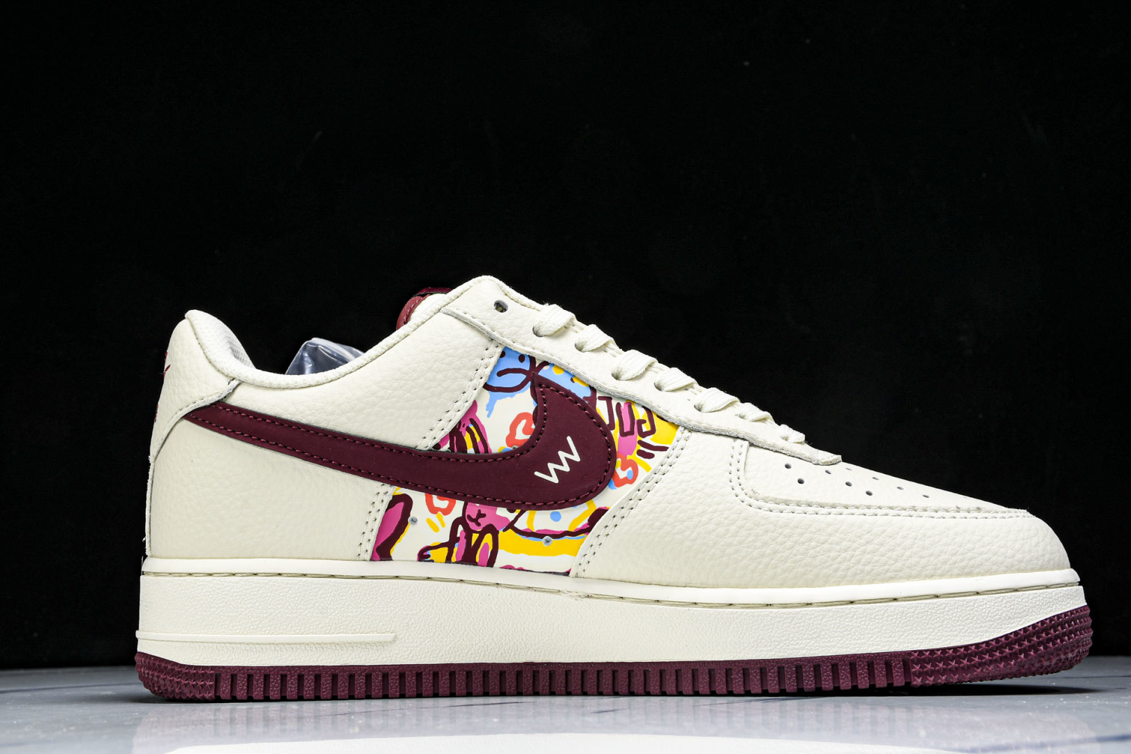 AF1 尺码36-45

纯原版出品-Air Force 1'07 Low 迪奥联名 涂鸦米酒红勾 空军