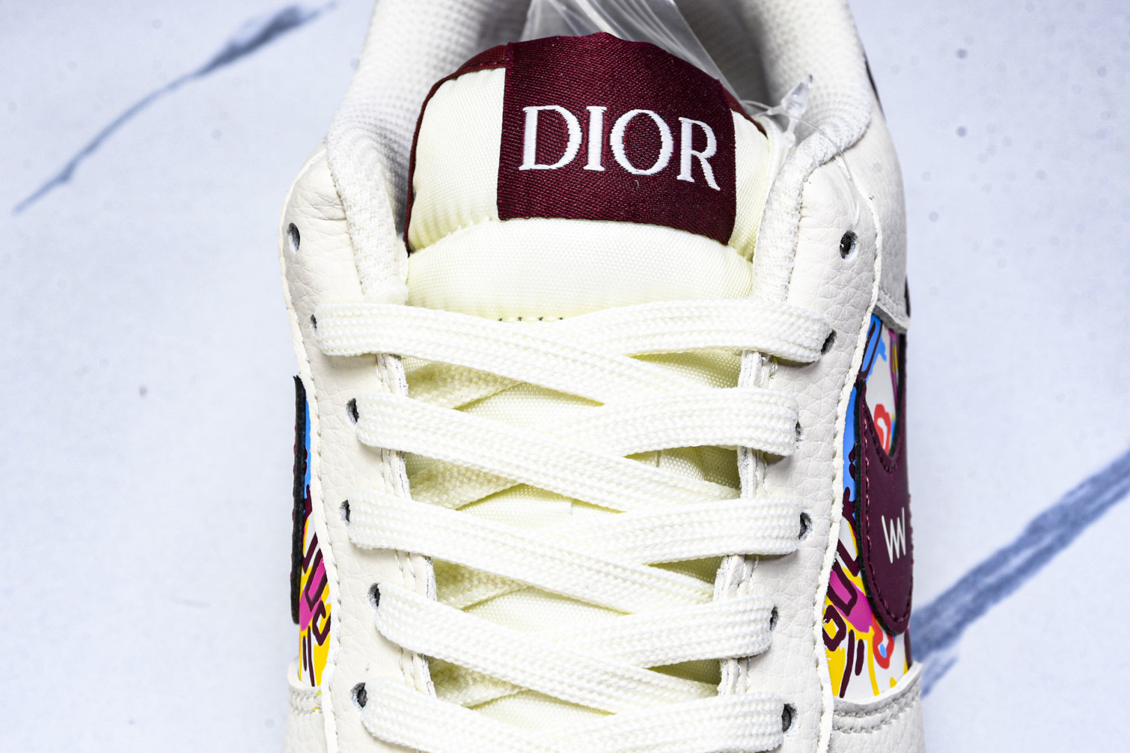 AF1 尺码36-45

纯原版出品-Air Force 1'07 Low 迪奥联名 涂鸦米酒红勾 空军