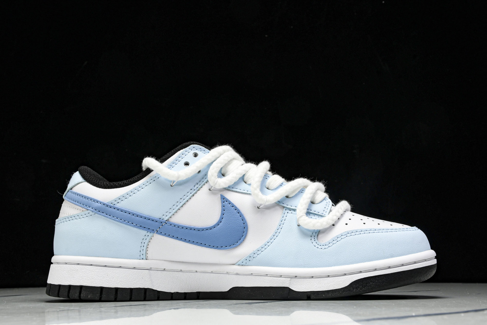 Dunk 尺码36-44

纯原版出品- SB Dunk Low 蓝色海洋 绑带低帮休闲板鞋 DD150