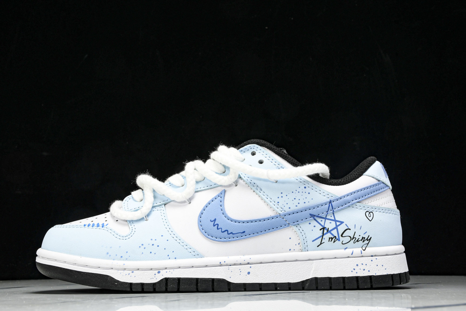 Dunk 尺码36-44

纯原版出品- SB Dunk Low 蓝色海洋 绑带低帮休闲板鞋 DD150