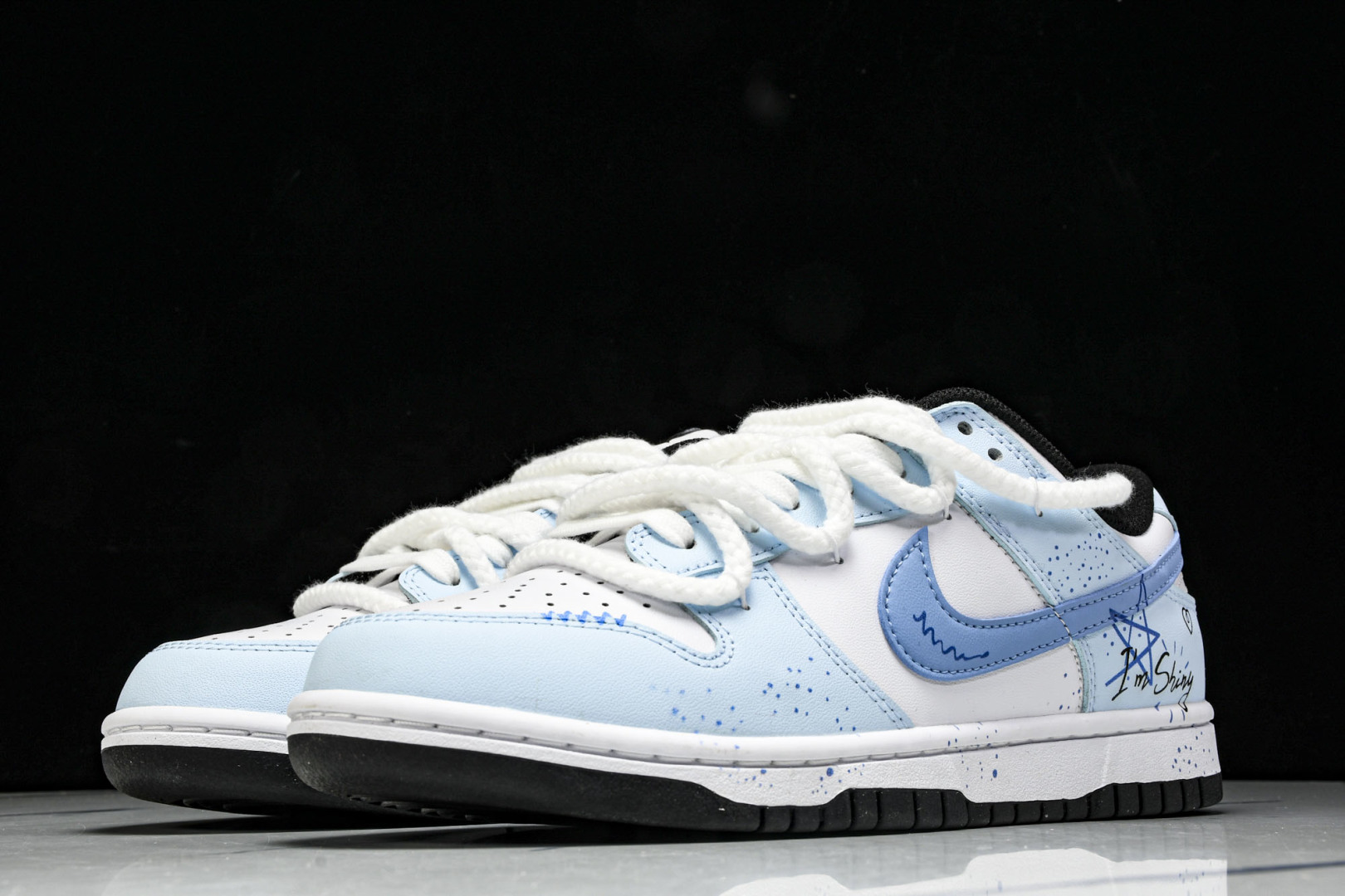 Dunk 尺码36-44

纯原版出品- SB Dunk Low 蓝色海洋 绑带低帮休闲板鞋 DD150