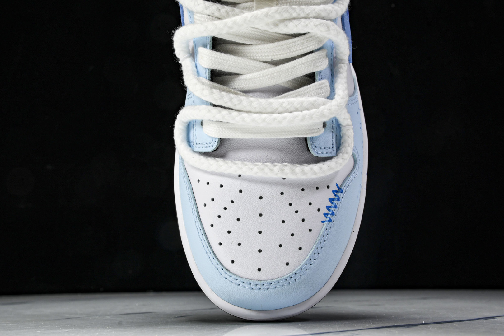 Dunk 尺码36-44

纯原版出品- SB Dunk Low 蓝色海洋 绑带低帮休闲板鞋 DD150