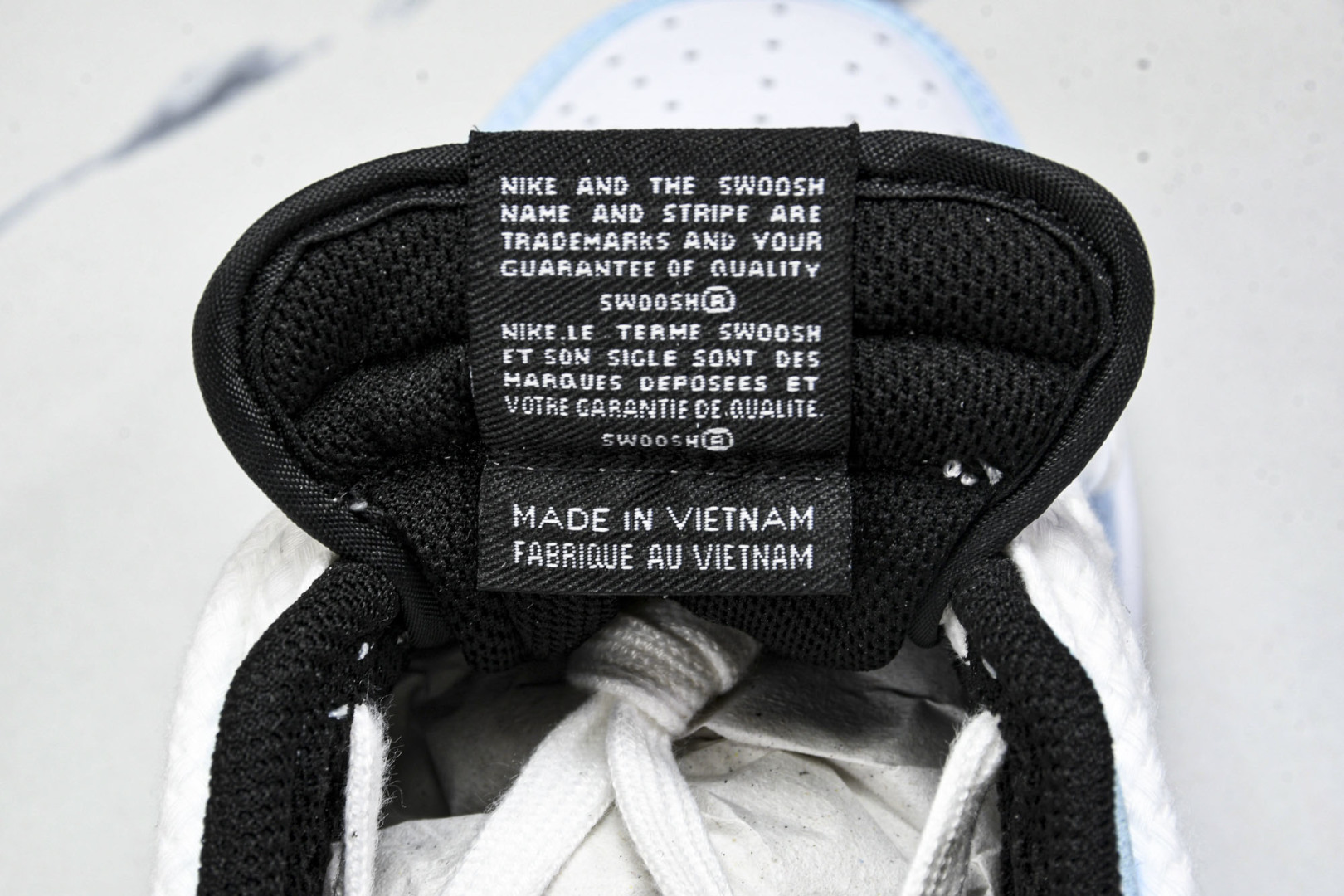 Dunk 尺码36-44

纯原版出品- SB Dunk Low 蓝色海洋 绑带低帮休闲板鞋 DD150