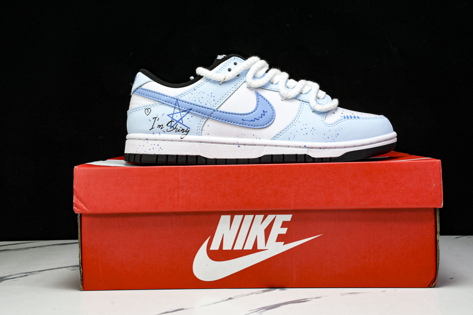 Dunk 尺码36-44

纯原版出品- SB Dunk Low 蓝色海洋 绑带低帮休闲板鞋 DD150