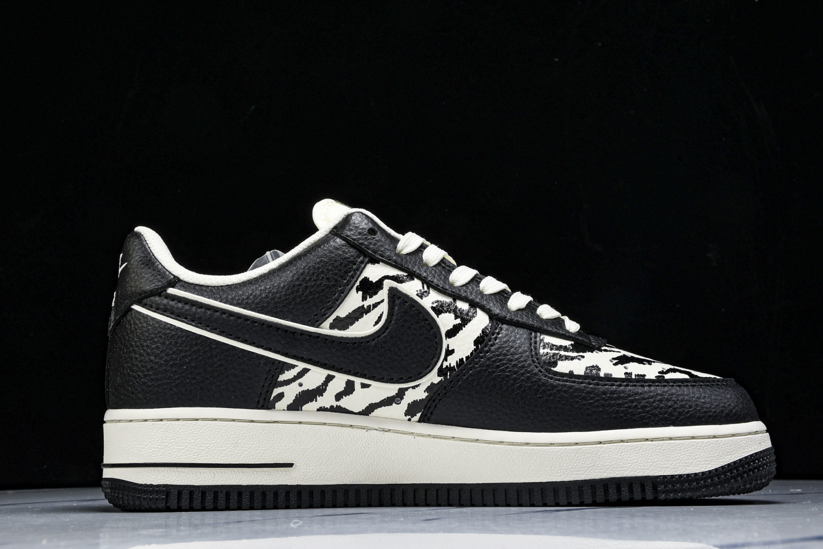  NK Air Force 1'07 Low 巴黎世家联名 雪山米白黑 空军一号低帮休闲板鞋 HJ331