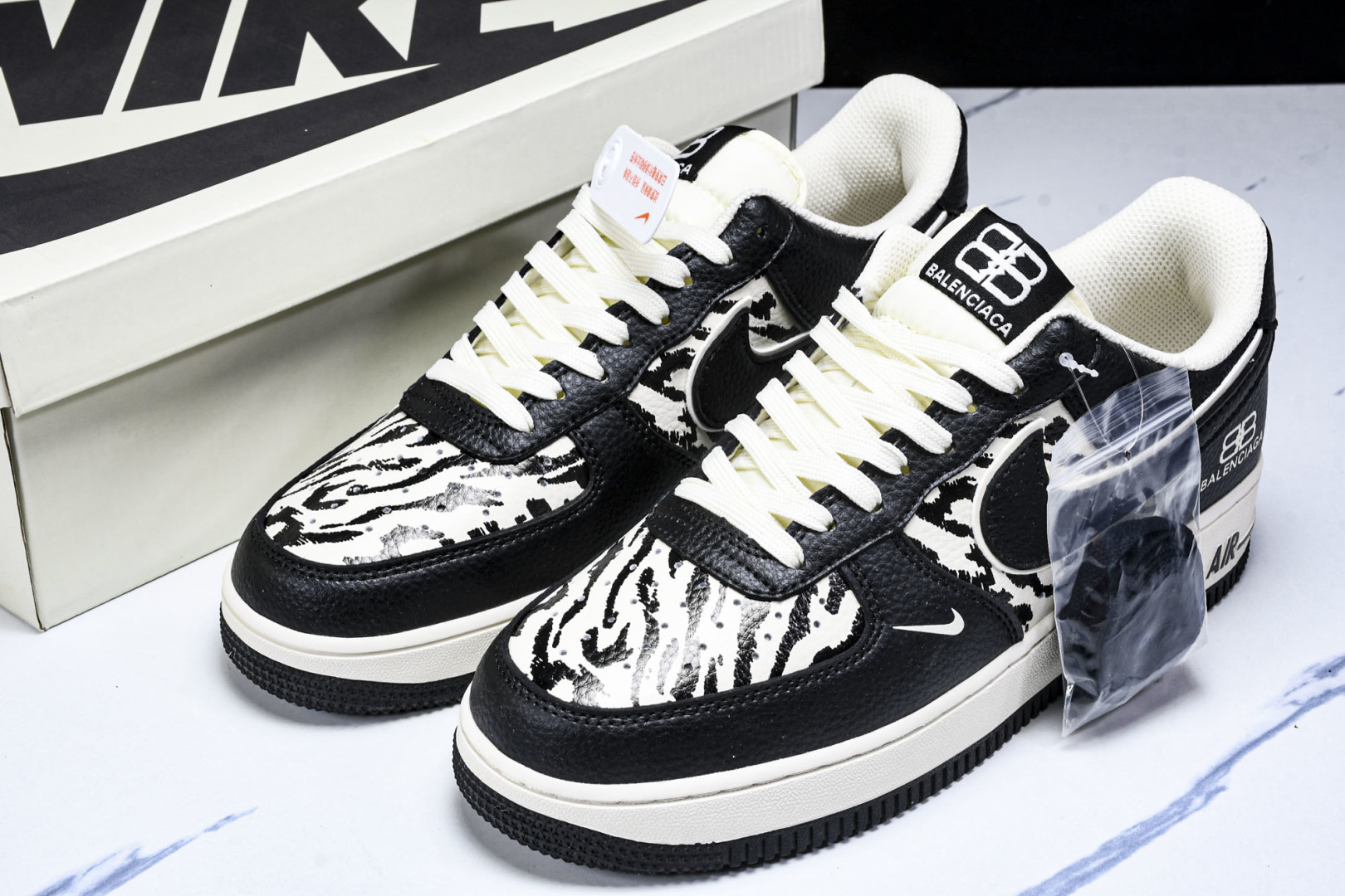  NK Air Force 1'07 Low 巴黎世家联名 雪山米白黑 空军一号低帮休闲板鞋 HJ331