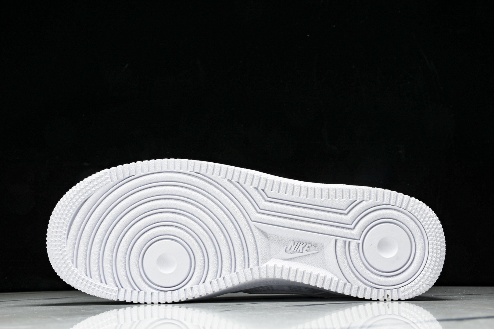  NK Kobe x Nike Air Force 1'07 Low 科比 空军一号低帮休闲板鞋 IB0