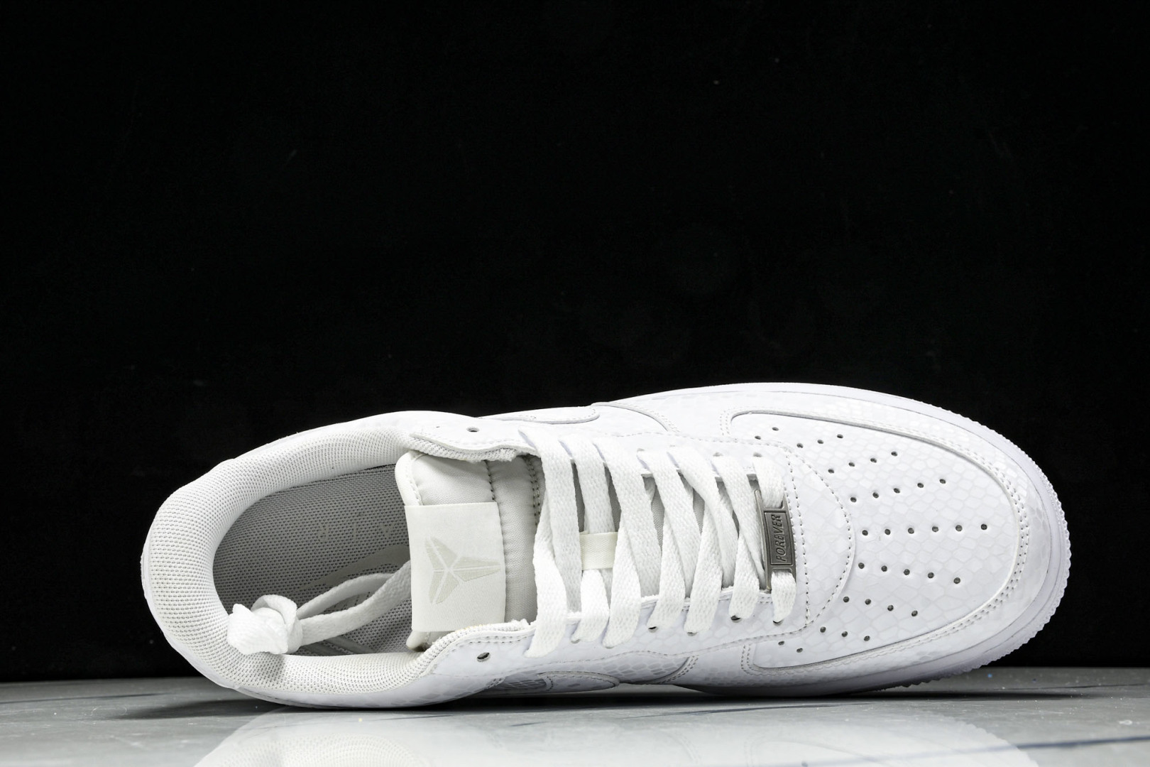  NK Kobe x Nike Air Force 1'07 Low 科比 空军一号低帮休闲板鞋 IB0