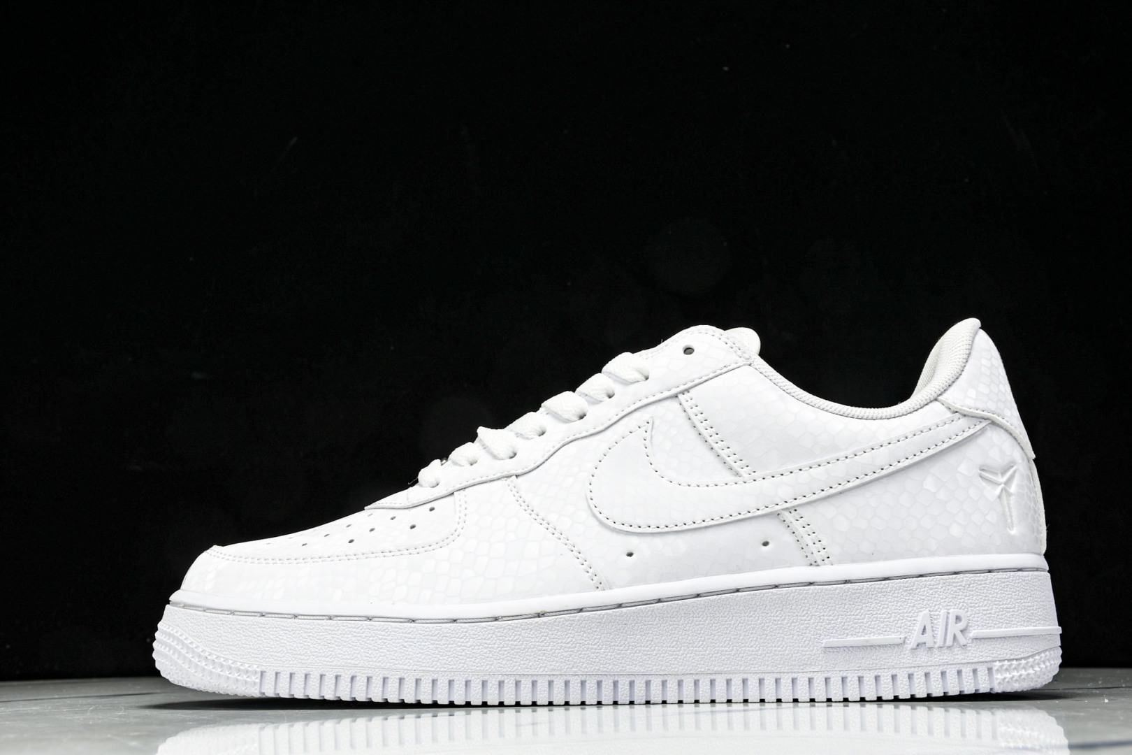  NK Kobe x Nike Air Force 1'07 Low 科比 空军一号低帮休闲板鞋 IB0