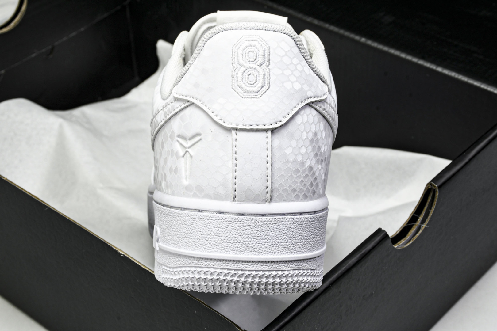  NK Kobe x Nike Air Force 1'07 Low 科比 空军一号低帮休闲板鞋 IB0