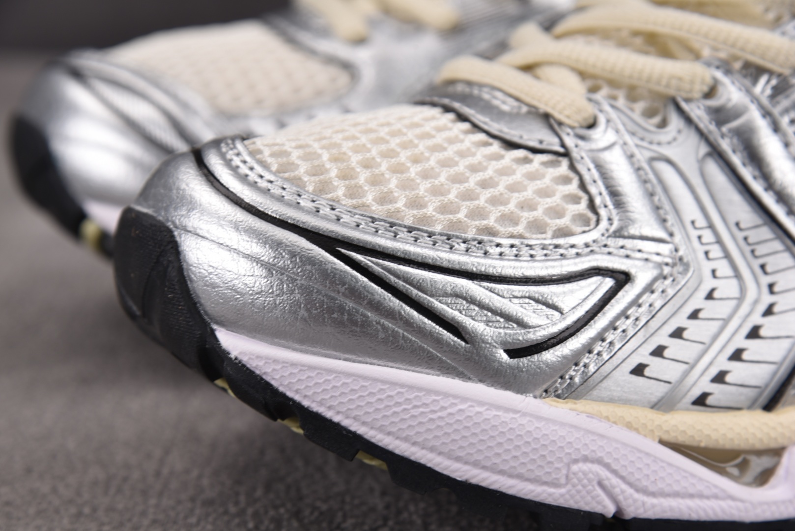 ASICS 尺码36-47

纯原版出品-ASICS Gel-Kayano 14 Birch Pure 