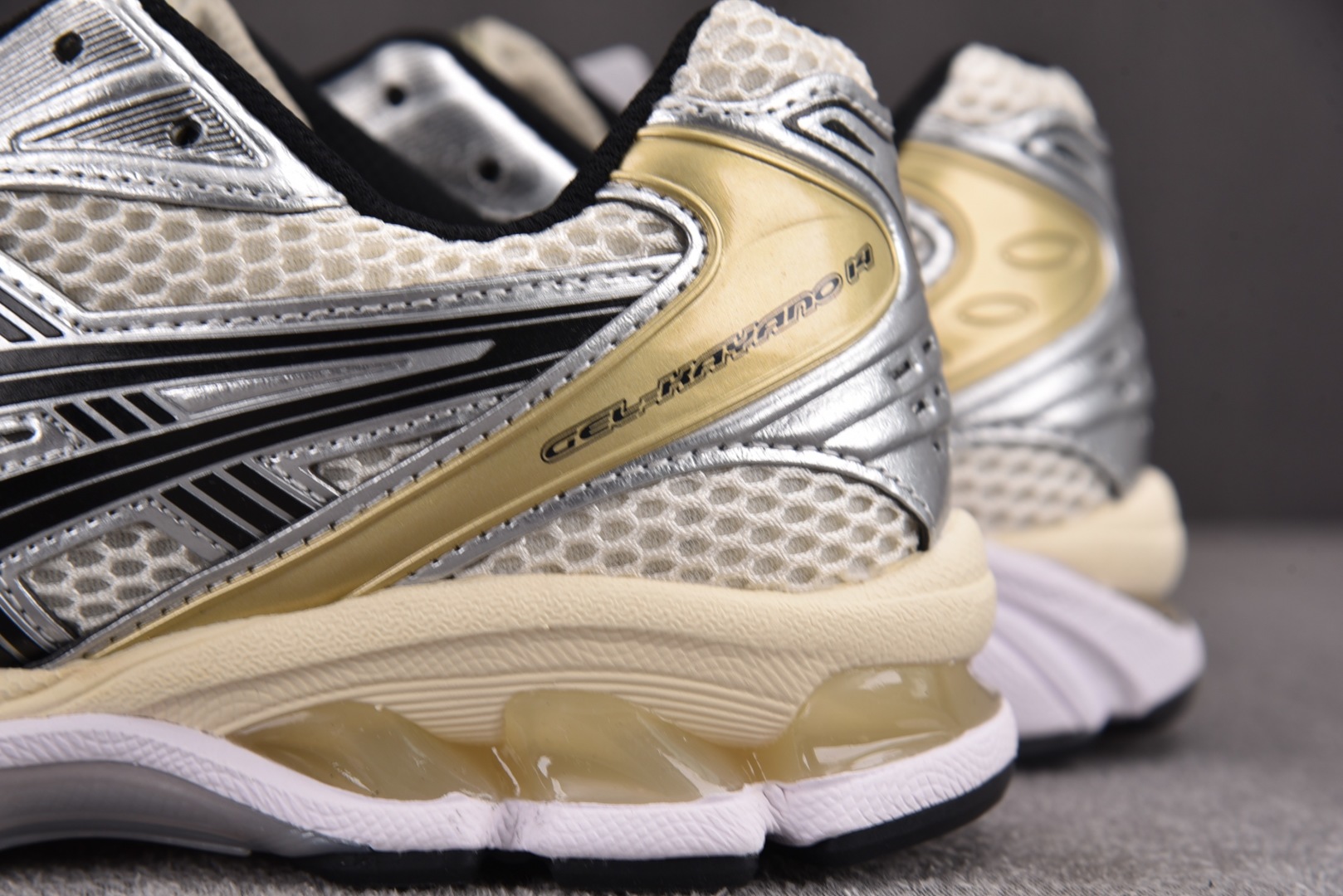 ASICS 尺码36-47

纯原版出品-ASICS Gel-Kayano 14 Birch Pure 