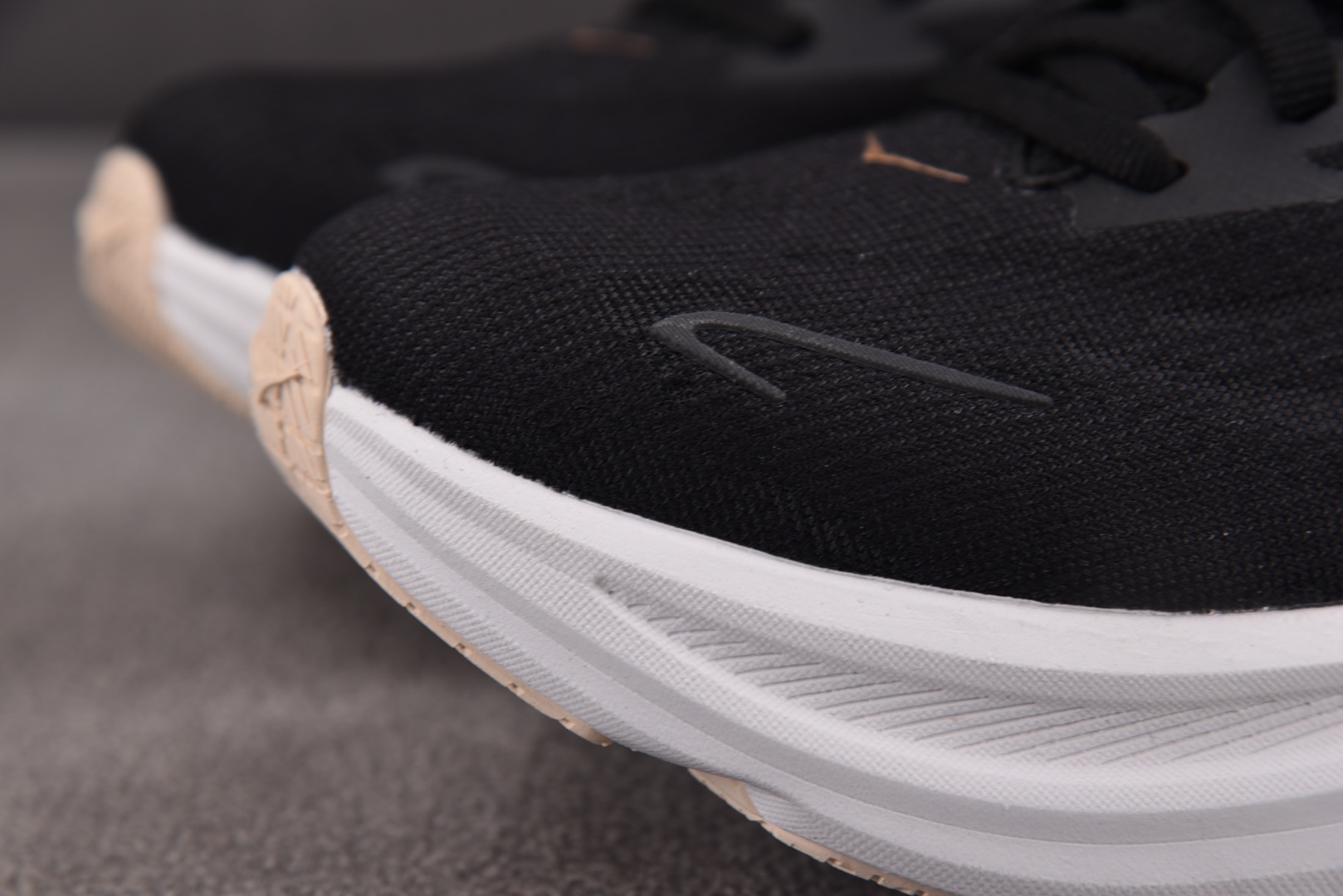 Hoka 尺码36-45

纯原版出品-Hoka One One Clifton 10 Black Ro